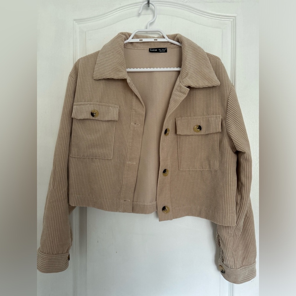 SHEIN Cropped Button Up